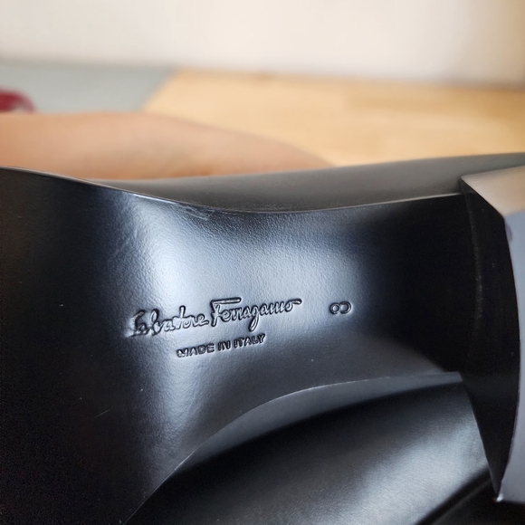 Ferragamo Rolo heel - Picture 6 of 11